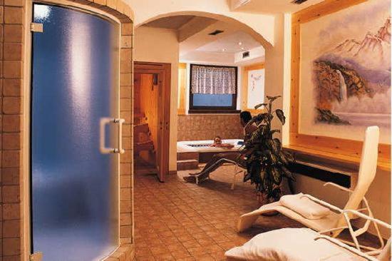 Hotel Quadrifoglio Pinzolo Exterior photo