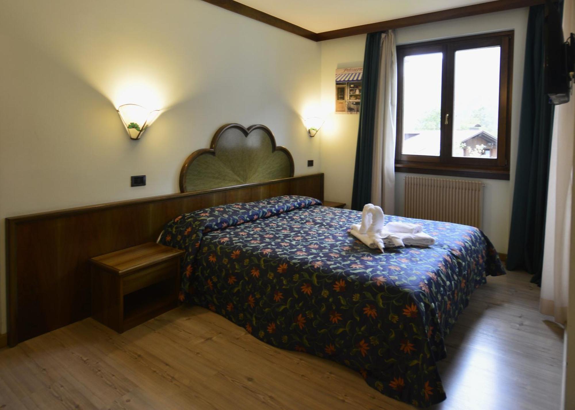 Hotel Quadrifoglio Pinzolo Exterior photo