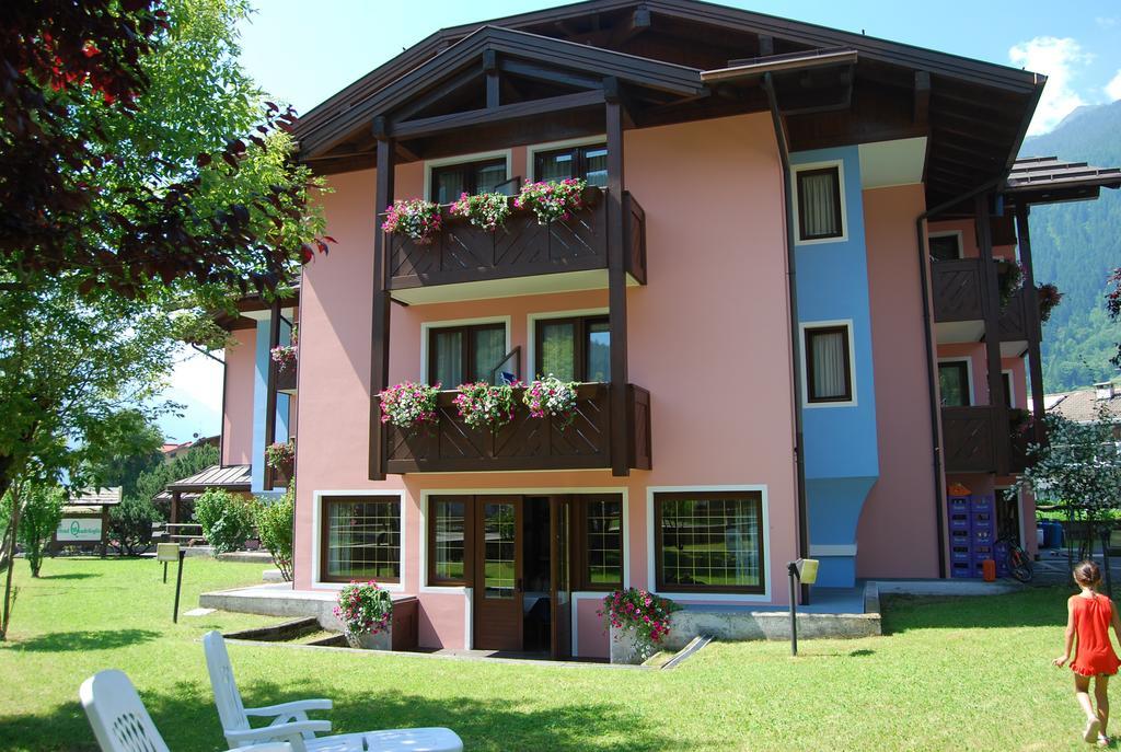 Hotel Quadrifoglio Pinzolo Exterior photo